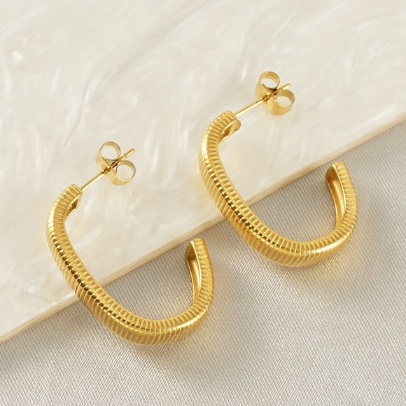 NEW💎18K Gold Plated Hoop Earrings*Minimalist Design* - Picture 4 of 7